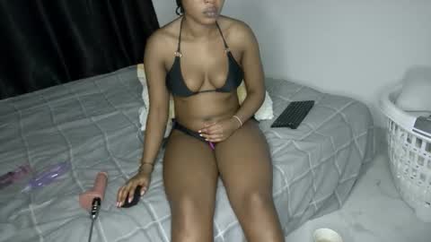 Snapshot of sweet_spoon chatting on April 12, 2026, 6:13 pm Nina online show from April 12, 2026, 6:13 pm