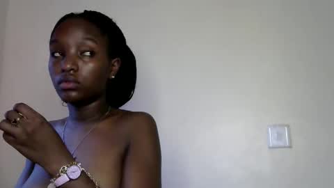 Snapshot of sweet_strawberina chatting on May 8, 2026, 9:25 am sweet_strawberina online show from May 8, 2026, 9:25 am