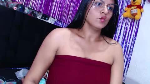 Snapshot of sweetalmaa chatting on December 1, 2025, 10:26 pm Alma online show from December 1, 2025, 10:26 pm