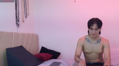 sweetauracouple online show from May 11, 2026, 4:04 pm