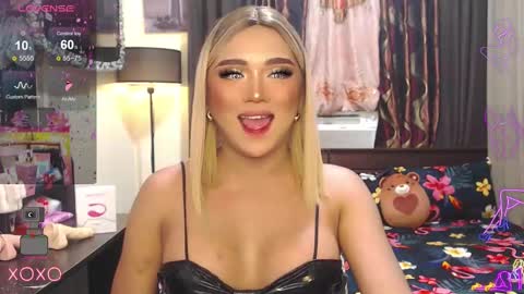 Snapshot of sweetbella118 chatting on December 2, 2024, 11:45 am bella online show from December 2, 2024, 11:45 am