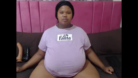 sweetbigmelons011 online show from March 31, 2026, 10:37 am