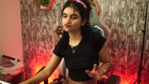 Snapshot of sweetbonii chatting on April 18, 2026, 7:07 pm Salom independent model online show from April 18, 2026, 7:07 pm