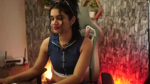 Snapshot of sweetbonii chatting on June 21, 2026, 8:44 pm Salom independent model online show from June 21, 2026, 8:44 pm