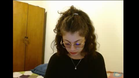 sweetcalm_ online show from February 5, 2026, 4:06 am