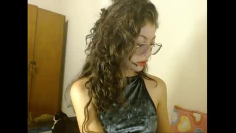 sweetcalm_ online show from May 11, 2026, 3:34 am