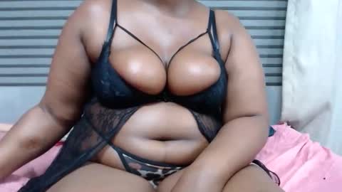 Snapshot of sweetcandypussy25 chatting on February 9, 2026, 1:20 am queen online show from February 9, 2026, 1:20 am