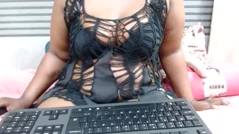 Snapshot of sweetcandypussy25 chatting on February 15, 2026, 12:07 am queen online show from February 15, 2026, 12:07 am
