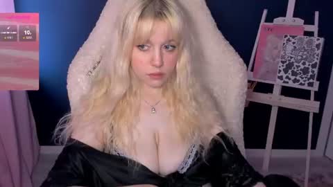 Snapshot of sweetcheecksmolly chatting on June 16, 2026, 4:09 pm Lisa online show from June 16, 2026, 4:09 pm