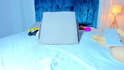 Mia online show from March 1, 2025, 2:55 pm