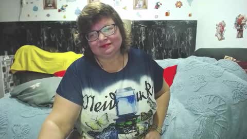 Snapshot of sweetestmilf4you chatting on February 5, 2026, 4:11 pm sweetestmilf4you online show from February 5, 2026, 4:11 pm