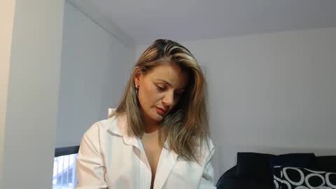 sweef online show from December 22, 2025, 8:28 pm