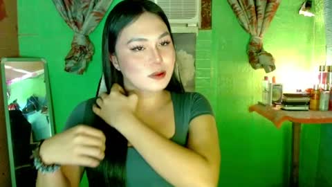 Snapshot of sweetgirl_kathy chatting on April 19, 2026, 1:43 pm Kathy online show from April 19, 2026, 1:43 pm