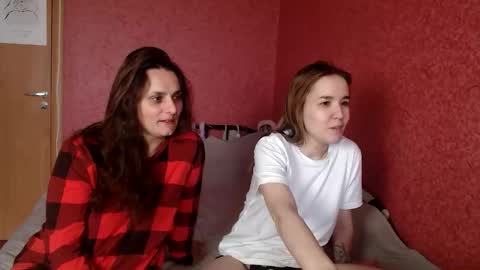Snapshot of sweetharts69 chatting on May 24, 2026, 7:13 am Alina and Mia online show from May 24, 2026, 7:13 am