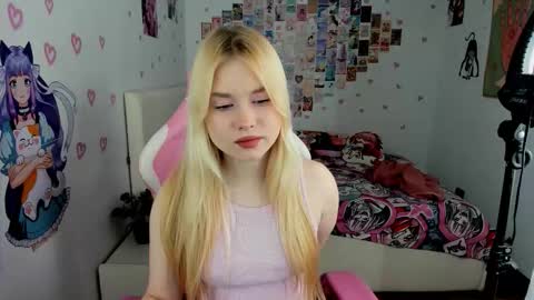 Snapshot of sweetie_mi chatting on February 22, 2026, 3:10 pm Mia online show from February 22, 2026, 3:10 pm