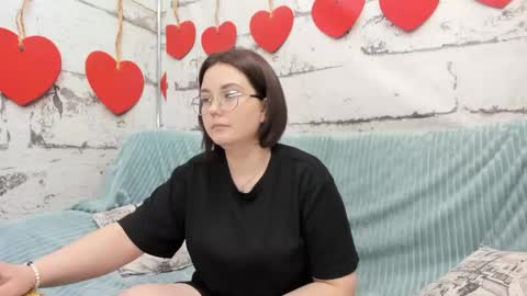 ROZZY online show from May 4, 2026, 1:23 am