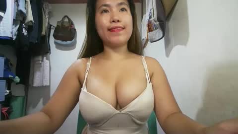 Snapshot of sweetie_trishiaxx chatting on May 28, 2026, 12:52 am Your GoodGirlSweet trish online show from May 28, 2026, 12:52 am
