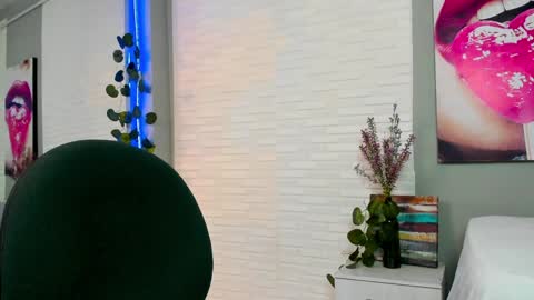 Snapshot of sweetieandjuiicy chatting on January 22, 2025, 10:05 pm Call me Nataly  online show from January 22, 2025, 10:05 pm