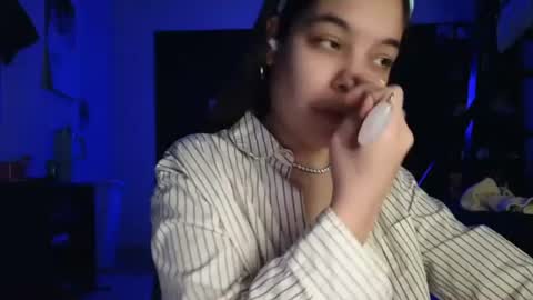 Snapshot of sweetieslikebutter chatting on June 19, 2026, 4:39 am Blu Sweets online show from June 19, 2026, 4:39 am