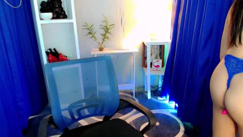 Snapshot of sweetladyapril chatting on March 1, 2025, 12:23 pm dessiree online show from March 1, 2025, 12:23 pm