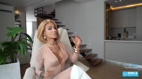 Snapshot of sweetlaurasaenz chatting on October 19, 2025, 3:45 pm Laura Saenz  Geminis online show from October 19, 2025, 3:45 pm