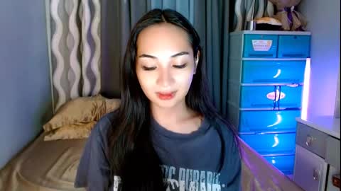 Snapshot of sweetlilly_18 chatting on June 3, 2026, 5:32 am Lilly online show from June 3, 2026, 5:32 am