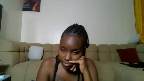 Snapshot of sweetluna_1 chatting on June 25, 2026, 6:45 pm sweetluna online show from June 25, 2026, 6:45 pm