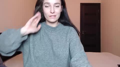 Mia online show from December 5, 2025, 2:25 pm