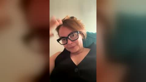Snapshot of sweetmom1 chatting on July 28, 2026, 10:42 pm Monic online show from July 28, 2026, 10:42 pm