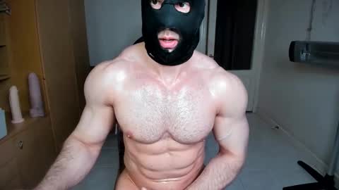 Snapshot of sweetmuscles_boy chatting on June 3, 2026, 3:53 am Lorenzo online show from June 3, 2026, 3:53 am