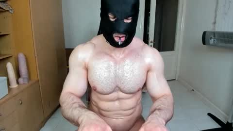 Snapshot of sweetmuscles_boy chatting on June 4, 2026, 4:51 am Lorenzo online show from June 4, 2026, 4:51 am
