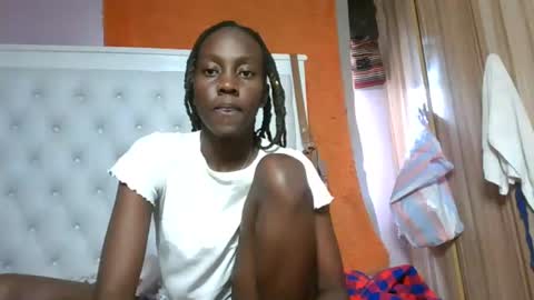 Novah girlie online show from June 19, 2026, 10:08 am