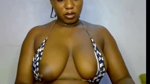 Snapshot of sweetpetitgirl chatting on March 1, 2026, 8:55 pm LILY BRANDY online show from March 1, 2026, 8:55 pm