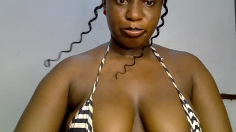 Snapshot of sweetpetitgirl chatting on April 27, 2026, 7:34 pm LILY BRANDY online show from April 27, 2026, 7:34 pm