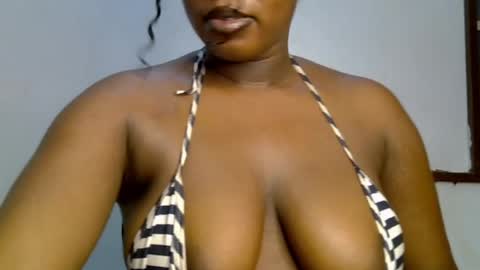 Snapshot of sweetpetitgirl chatting on April 28, 2026, 7:30 pm LILY BRANDY online show from April 28, 2026, 7:30 pm