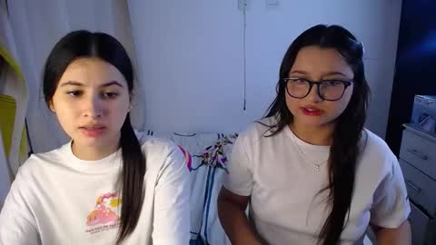Snapshot of sweetpink1_ chatting on October 18, 2025, 2:47 am Caro Lily online show from October 18, 2025, 2:47 am