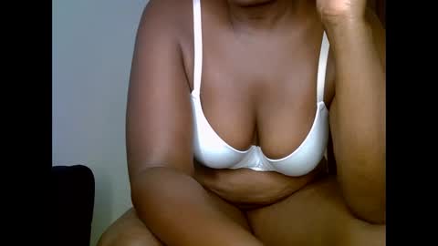 sweetrenne online show from September 12, 2025, 6:35 am