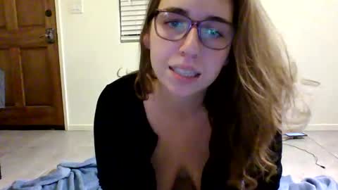 Snapshot of sweetsocalgirl chatting on March 4, 2025, 4:06 am sweetsocalgirl online show from March 4, 2025, 4:06 am