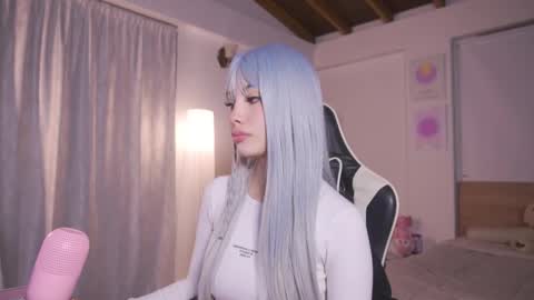 Cat independent model  online show from September 19, 2025, 1:40 am