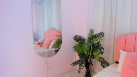 sweett_fire online show from April 21, 2026, 5:39 pm