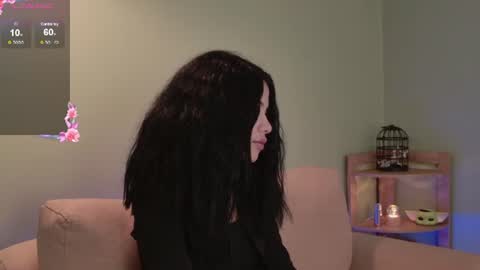 Snapshot of sweett_petite chatting on June 10, 2026, 1:32 pm online show from June 10, 2026, 1:32 pm