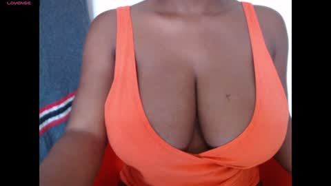Snapshot of sweetxbigboobs chatting on August 3, 2026, 10:21 am Sweetxbigboobs online show from August 3, 2026, 10:21 am