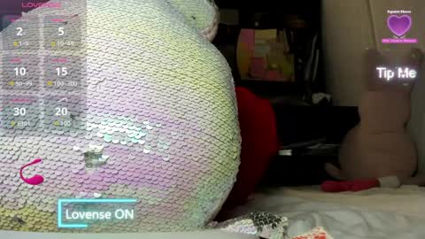 Mia online show from April 10, 2026, 8:35 pm