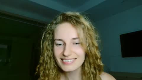 sweety_fruits online show from January 5, 2026, 5:38 pm