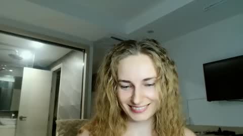 sweety_fruits online show from February 22, 2026, 3:10 pm