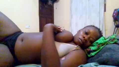 Snapshot of sweetyass25 chatting on July 13, 2026, 6:22 pm sweetyass25 online show from July 13, 2026, 6:22 pm