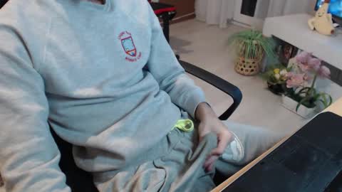 SwetLittleBoy4u online show from October 1, 2025, 6:03 pm