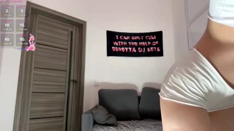 Mona online show from March 18, 2026, 5:05 pm