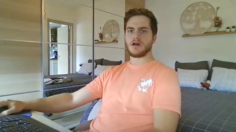 syl092 online show from November 24, 2025, 12:27 pm