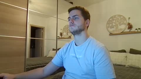 syl092 online show from January 10, 2026, 4:09 pm